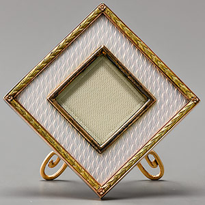 Фоторамка сиреневая работы Фаберже