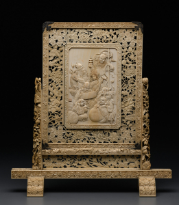 Экран с изображением семи богов счастья и обезьянок