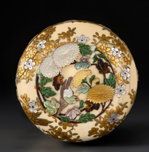 Коробочка нацумэ для чая с изображением танца бугаку "Ранрёо"