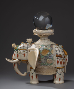 Окимоно "Слон с лотосами и шаром"