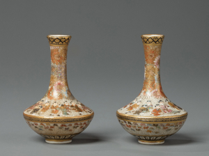 Парные вазочки с изображением мальчиков карако