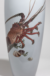 Парные вазы с изображением лангустов