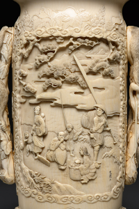 Шкатулка с изображением обезьянок и жанровых сценок