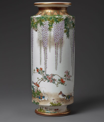 Видео Ваза с изображением голубей и глициний