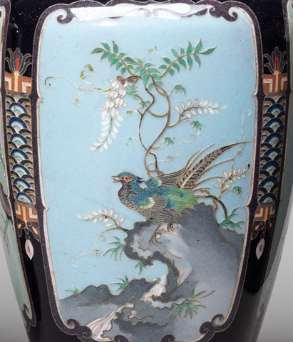 Видео Четырёхгранные парные вазы с изображением цветов и птиц