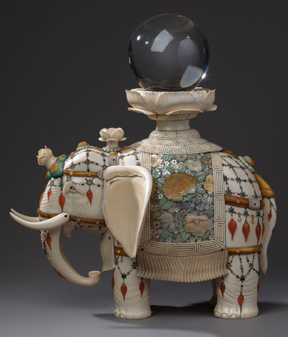 Видео Окимоно "Слон с лотосами и шаром"