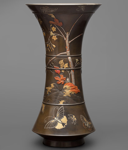 Видео Ваза с изображением растений и бабочек