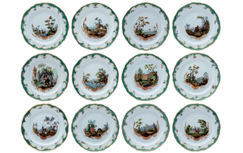 Двенадцать мелких тарелок из восполнения к охотничьему сервизу