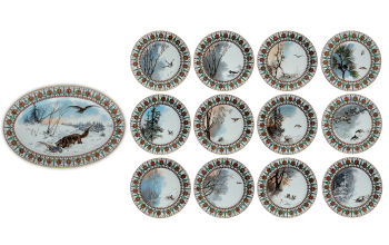 Двенадцать тарелок и блюдо с образами птиц