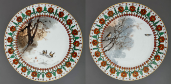 Двенадцать тарелок и блюдо с образами птиц