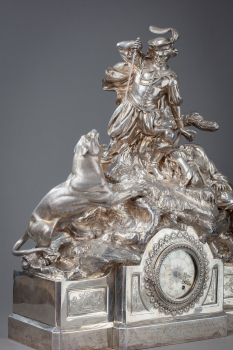 Каминные часы с изображением драматической сцены литературно-исторического характера