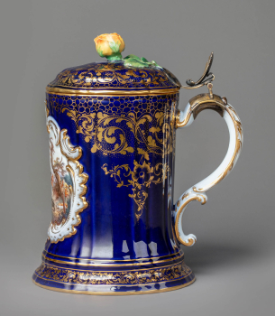 Кружка пивная со сценой охоты на кабанов и изображением охотничьего замка Морицбург на крышке