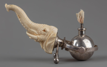 Настольная зажигалка для сигар с карданным подвесом из серебра и костяной ручкой в виде головы слона