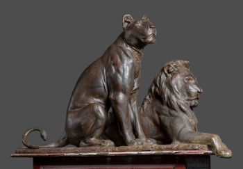 Парные скульптурные группы "Лежащий лев и сидящая львица"