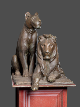 Парные скульптурные группы "Лежащий лев и сидящая львица"
