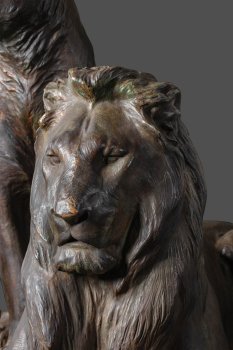 Парные скульптурные группы "Лежащий лев и сидящая львица"