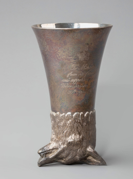 Рюмка-перевёртыш с основанием  декорированным скульптурной головой лисы