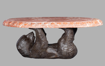 Столик на бронзовом скульптурном основании в виде медведя