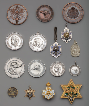 Знаки и медали элитных столичных обществ собаководов и охотников