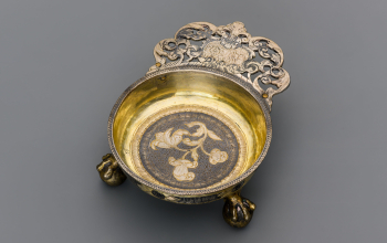 Чарка с черневым и позолоченным растительным декором