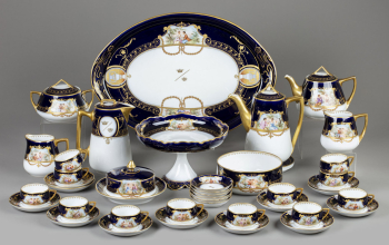 Чайно-кофейный сервиз на двенадцать персон