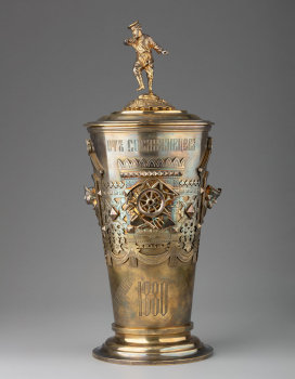 Кубок с крышкой, поднесённый В. Г. Мооро