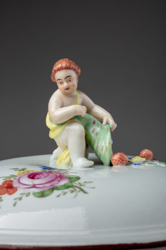 Миска с крышкой