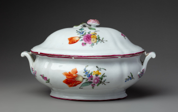 Миска с крышкой