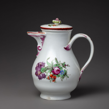 Молочник с крышкой