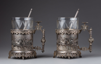 Пара подстаканников со стаканом и ложкой