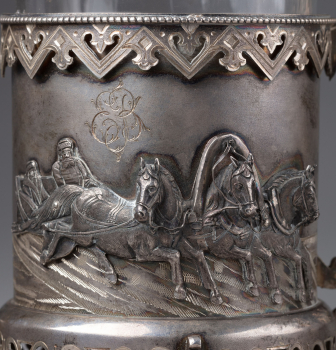 Пара подстаканников со стаканом и ложкой