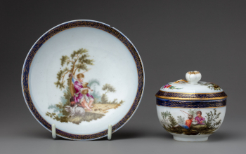 Подарочная чашка с крышкой и блюдцем