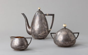 Сервировочный набор из трёх предметов (чайник, сахарница, сливочник)