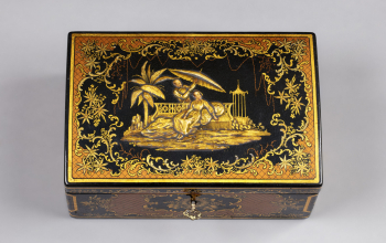 Шкатулка в стиле шинуазри с жанровой лаковой миниатюрой "Благородное семейство"