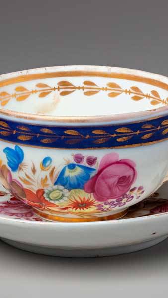 Видео Чашка с блюдцем