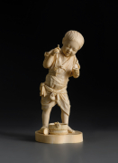 Окимоно "Мальчик с бамбуковой веточкой и крабом"