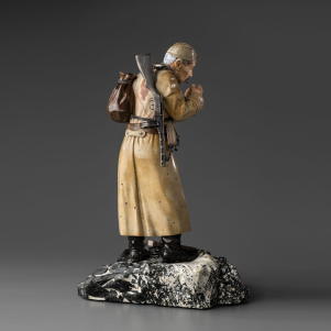 Статуэтка "Солдат прикуривающий"