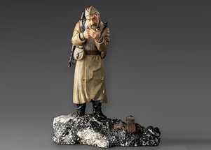 Статуэтка "Солдат прикуривающий"