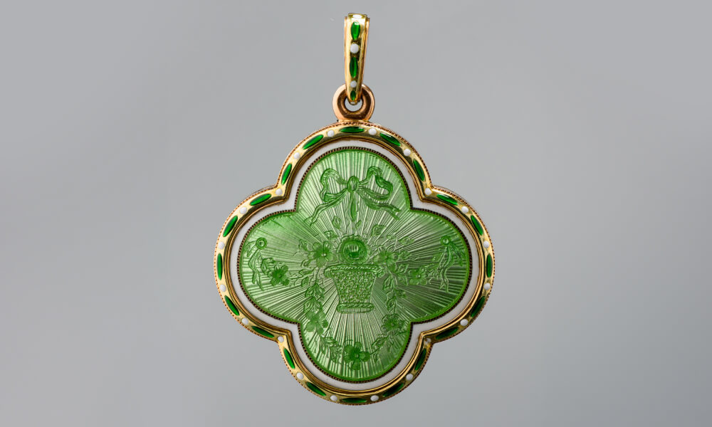 "Они легки и благодушны...". Драгоценности фирмы К. Фаберже